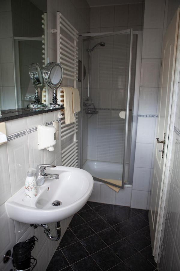 Hotel Am Elisabethufer Jever Bagian luar foto