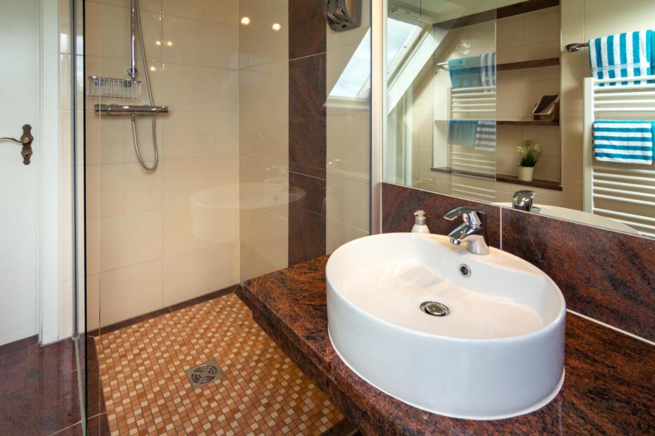 Hotel Am Elisabethufer Jever Bagian luar foto