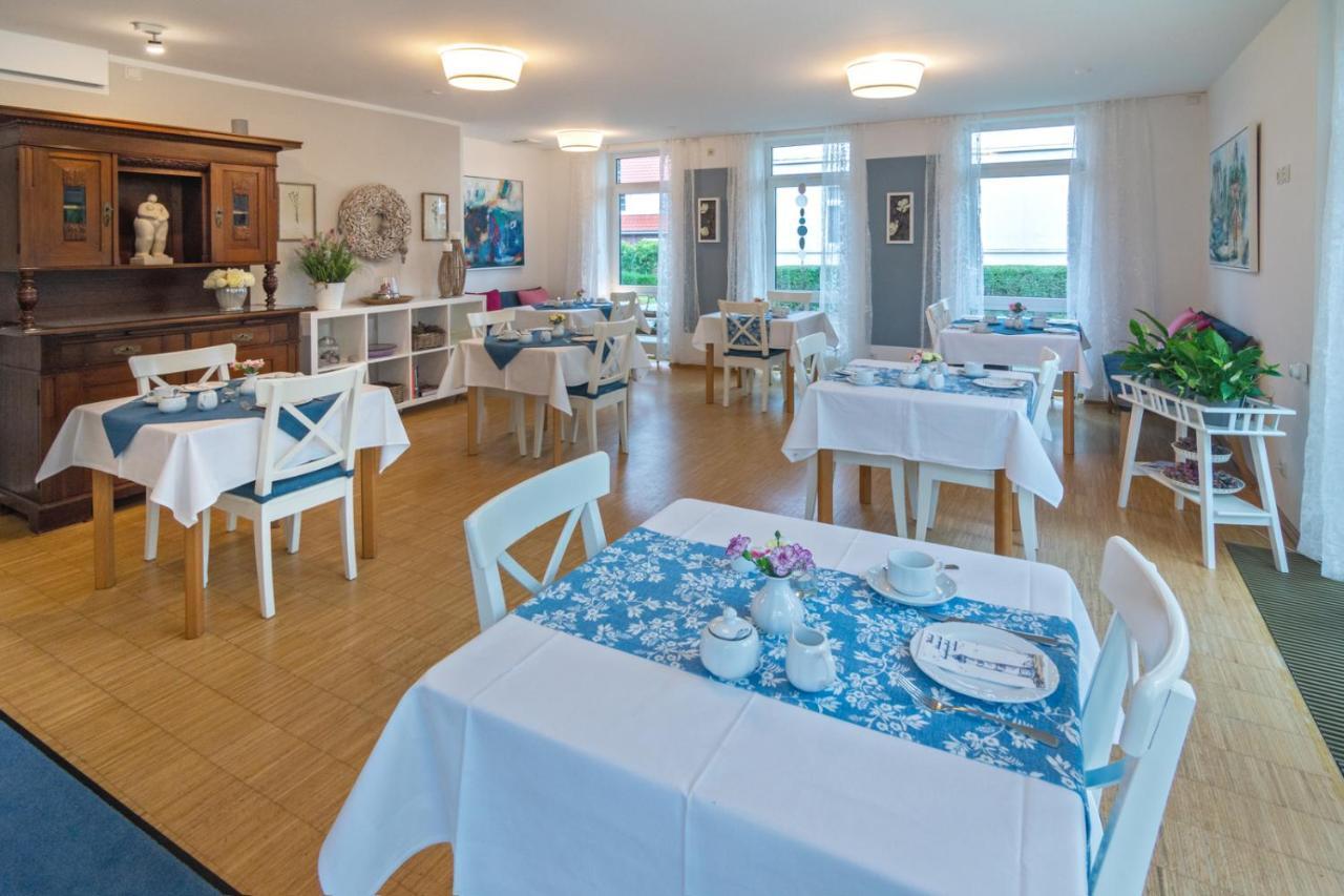Hotel Am Elisabethufer Jever Bagian luar foto
