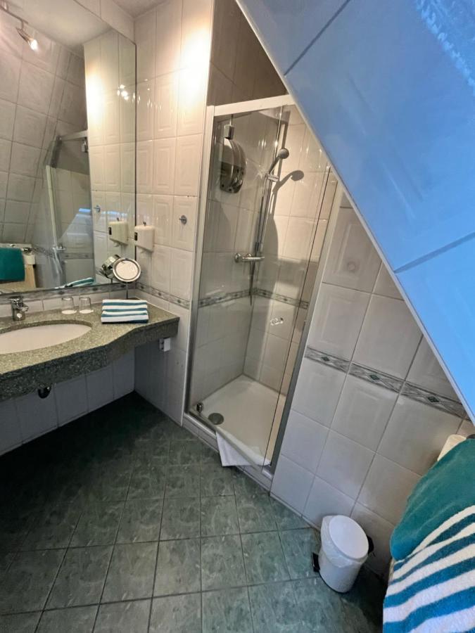Hotel Am Elisabethufer Jever Bagian luar foto