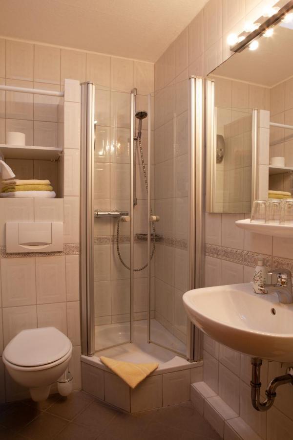 Hotel Am Elisabethufer Jever Bagian luar foto