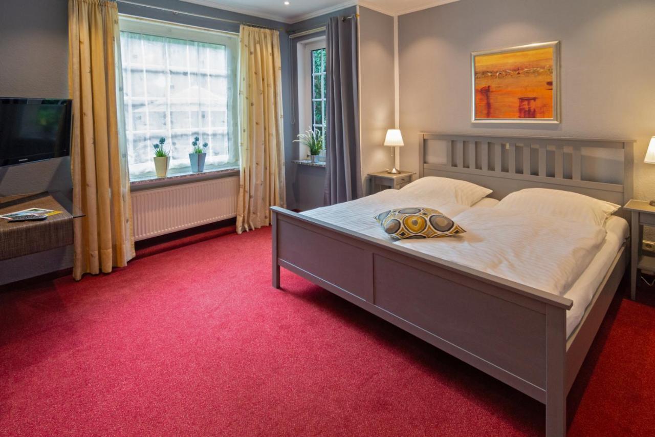 Hotel Am Elisabethufer Jever Bagian luar foto