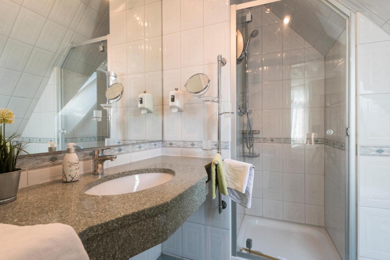 Hotel Am Elisabethufer Jever Bagian luar foto