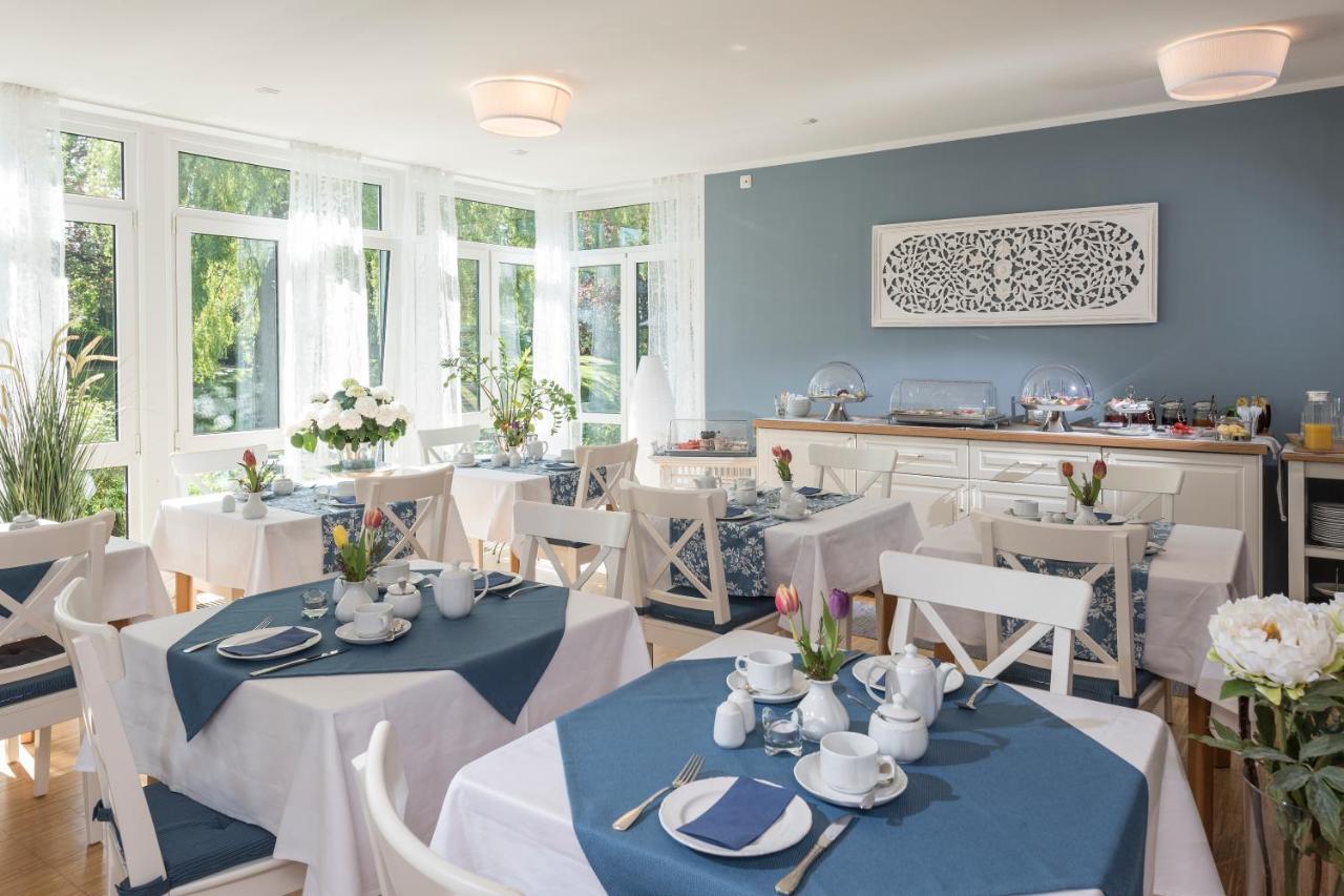 Hotel Am Elisabethufer Jever Bagian luar foto