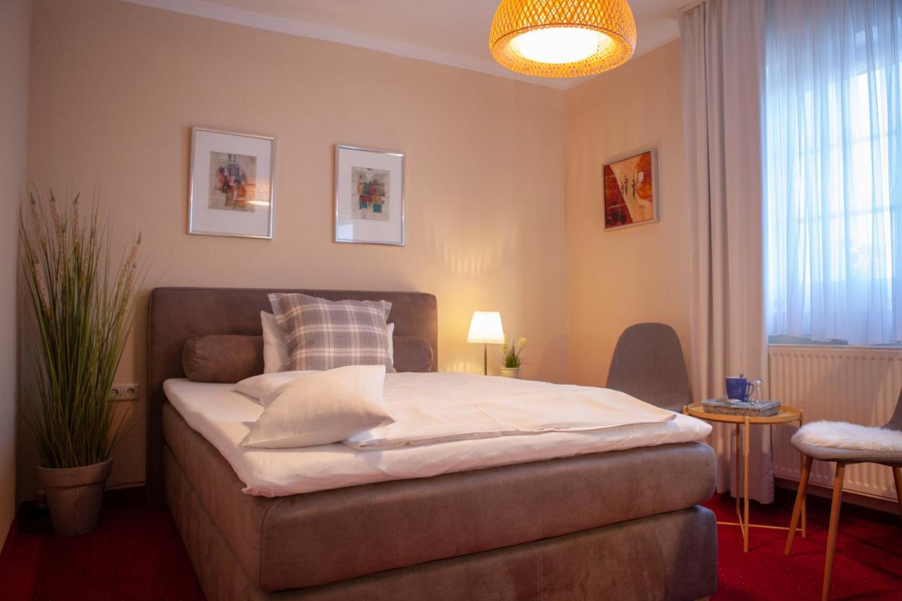 Hotel Am Elisabethufer Jever Bagian luar foto