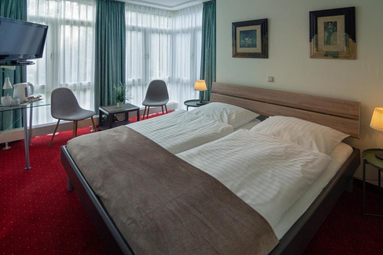 Hotel Am Elisabethufer Jever Bagian luar foto